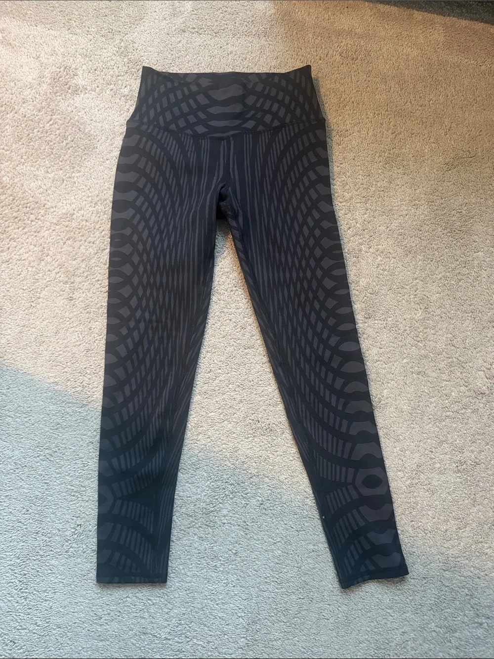 ALO Yoga High-Waist Black Patterned leggings